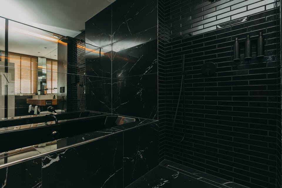 Premium Double or Twin Room | Bathroom | Free toiletries, hair dryer, towels