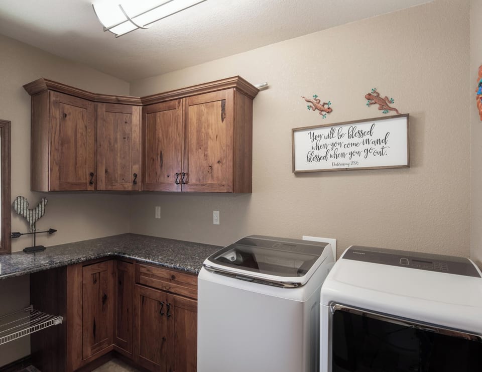 Studio (6 Bedrooms) | Property amenity