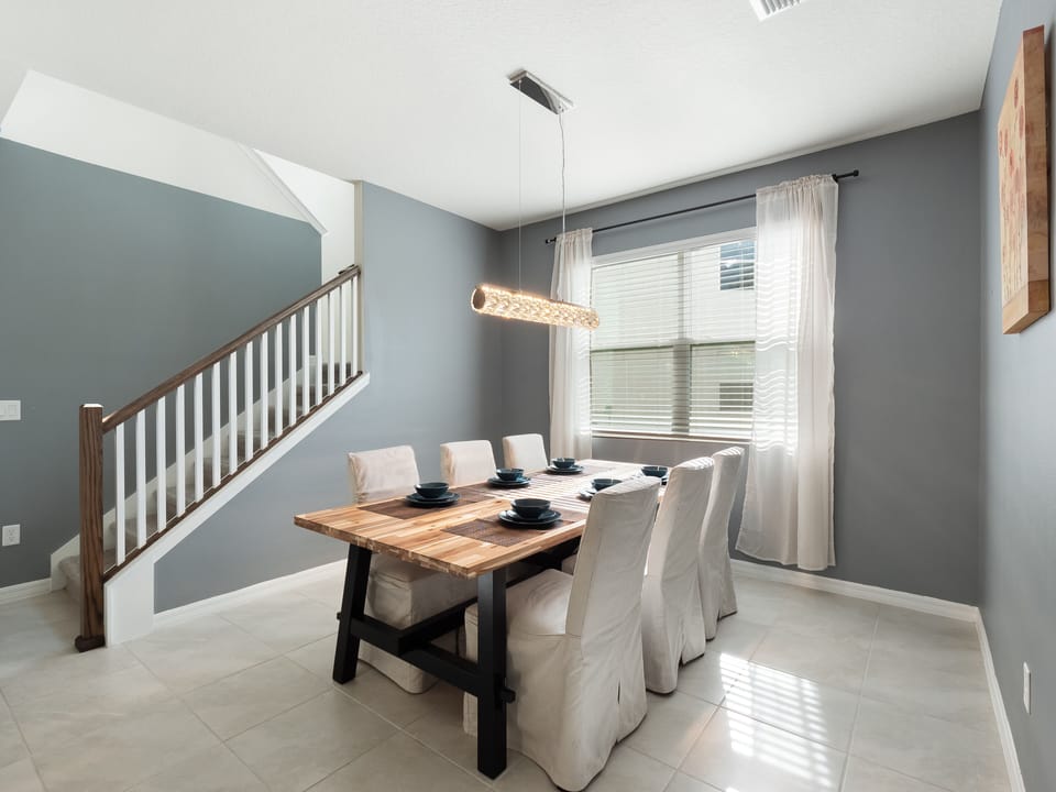 Gorgeous Dining Table Seating 6