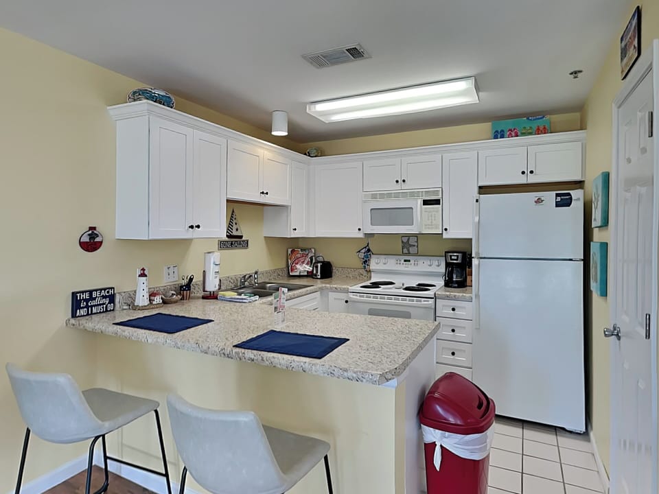 Kitchen with Breakfast Bar