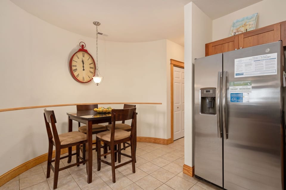 LSC209: La Dolce Vita II | Dining Area