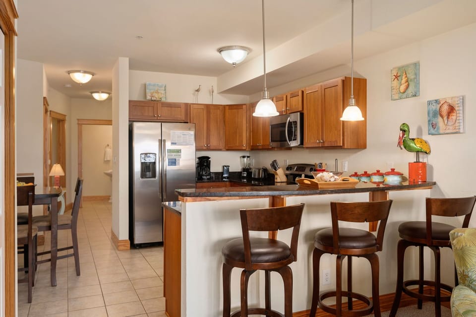 LSC209: La Dolce Vita II | Kitchen and Dining Areas