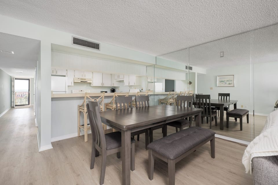 Condo (3 Bedrooms) | Property amenity