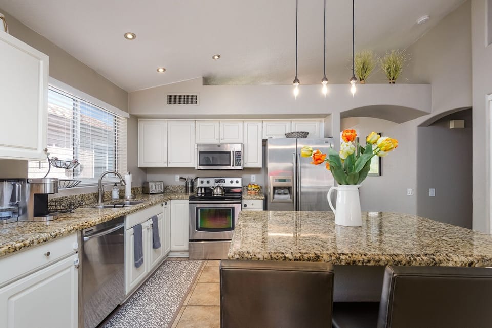 House, 3 Bedrooms | Private kitchen | Coffee/tea maker, fridge, oven, toaster