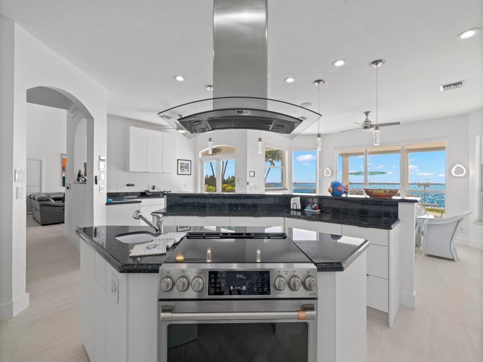 House (4 Bedrooms) | Property amenity
