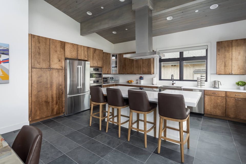 Open concept perfect for chatting with the chef in your group