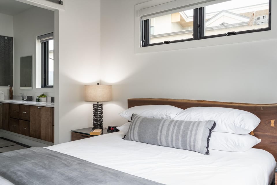 Hotel-style luxury linens
