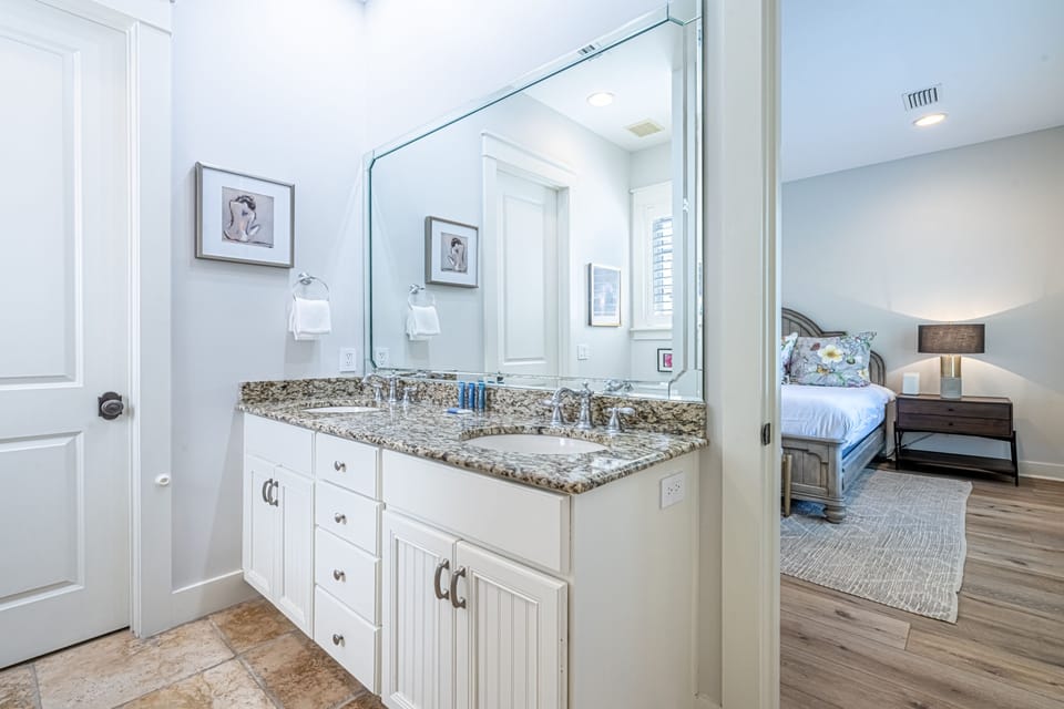 Master En Suite Bathroom
