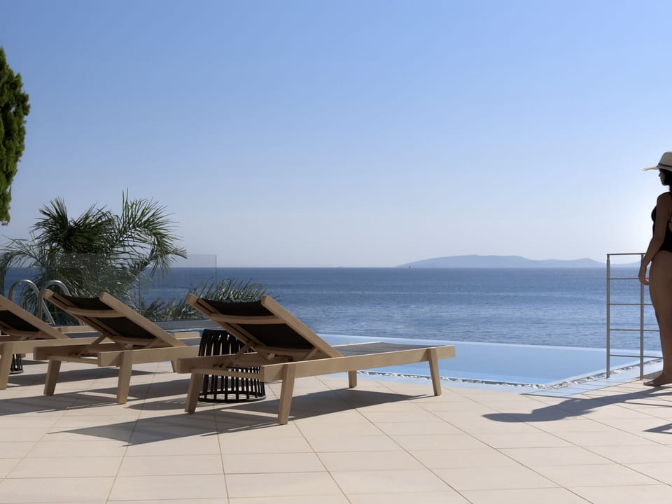 An infinity pool awaits to inspire you and your loved ones. 