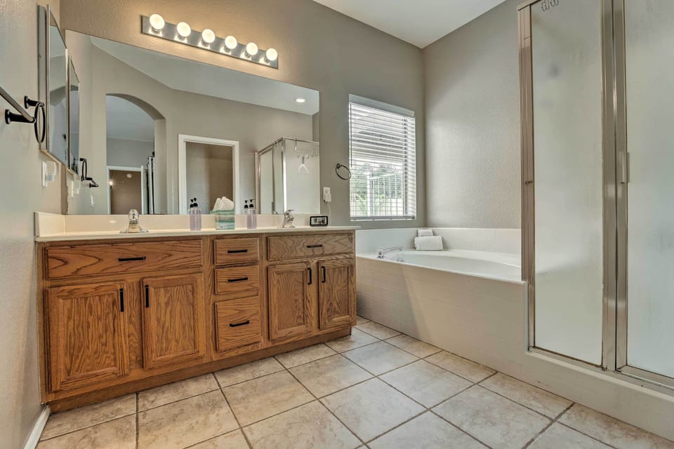 Full Bathroom | Complimentary Toiletries