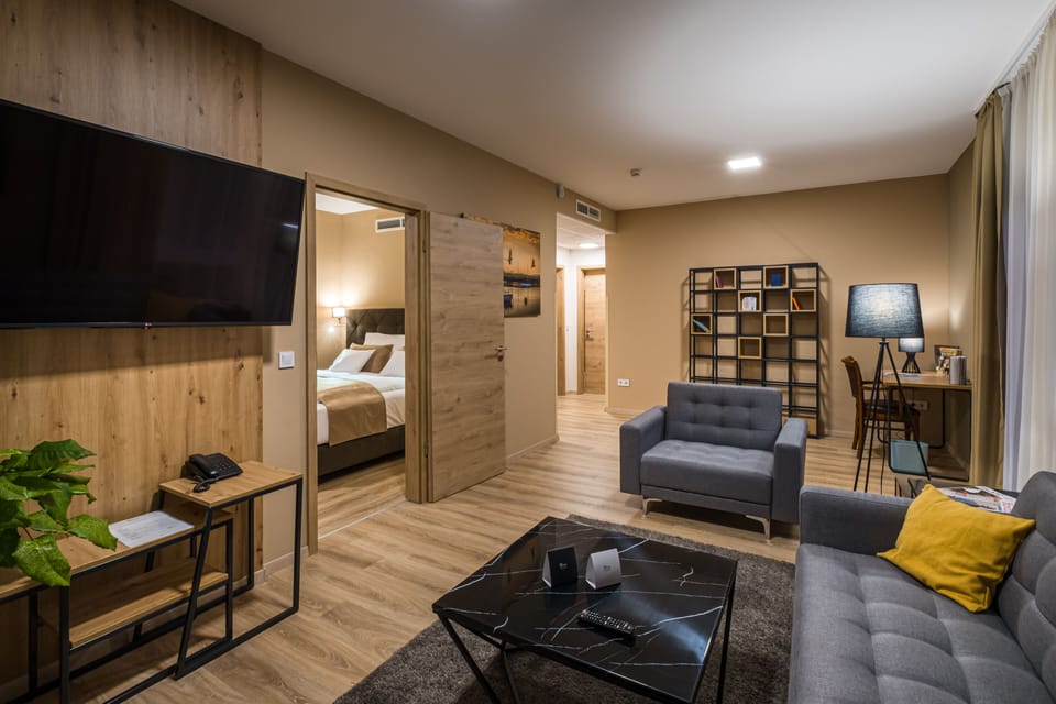 Superior Suite | In-room safe, soundproofing, iron/ironing board, free WiFi