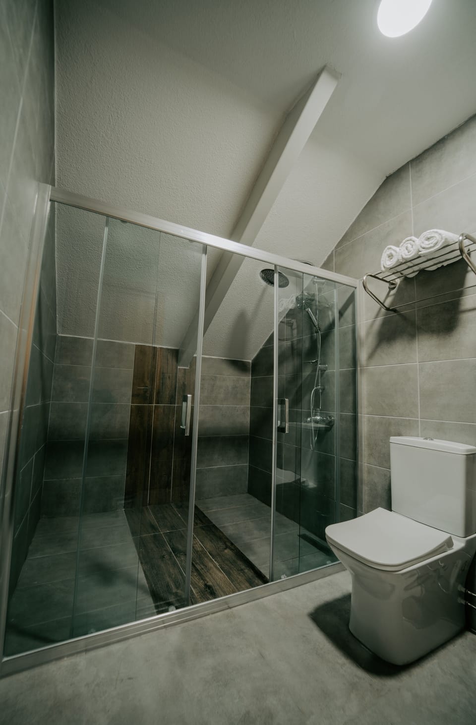Shower, hydromassage showerhead, hair dryer, slippers