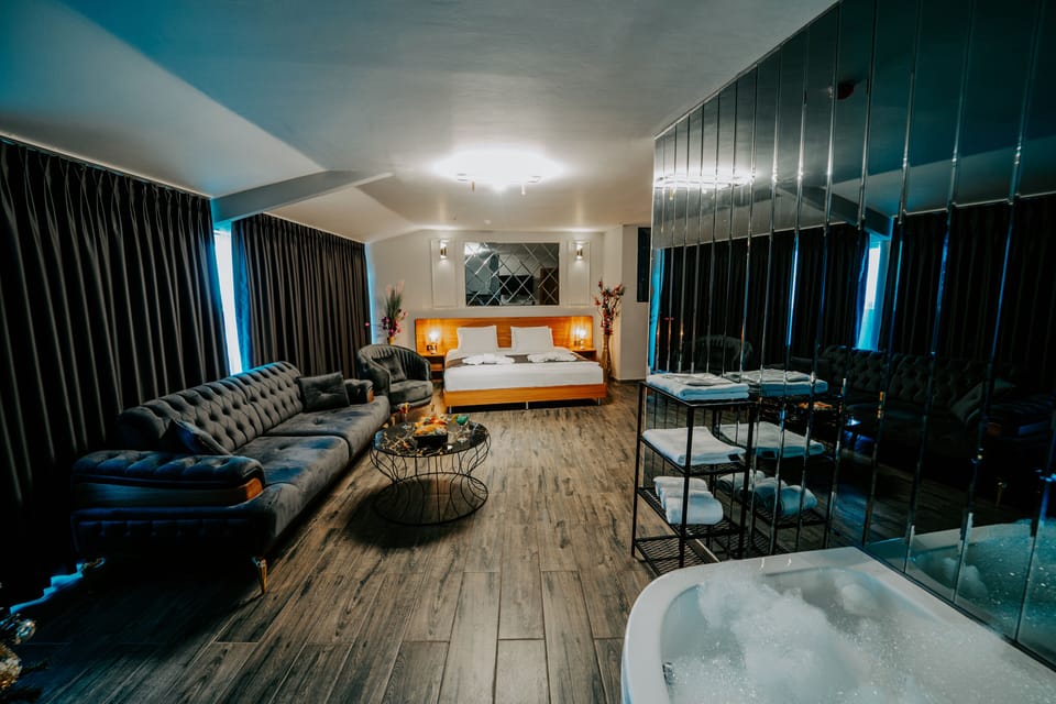 Deluxe Room | WiFi (free), bed sheets