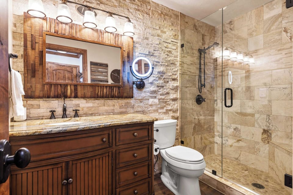 Ghostriders 11 by Avantstay Top Floor Condo w/ Large Patio & Mountain Views! Chalet in Telluride