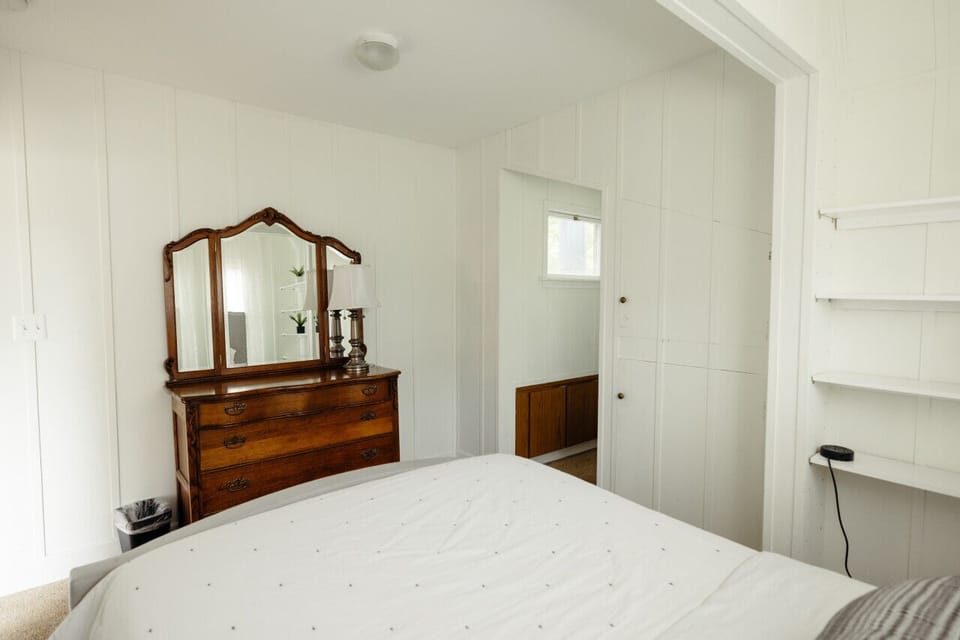 Main floor bedroom (additional view)