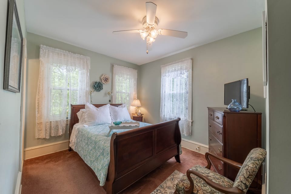 Comfort Room | Bathroom | Hair dryer, towels, soap, shampoo