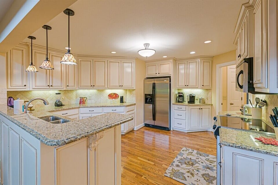 Fully Equipped Kitchen with Granite Countertops & Stainless Steel Appliances