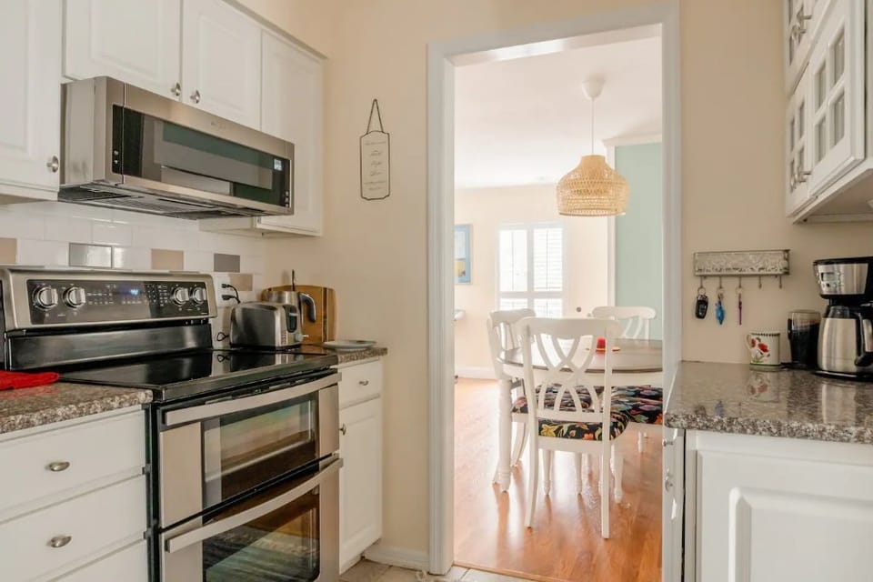 Walk from dining room into full kitchen 