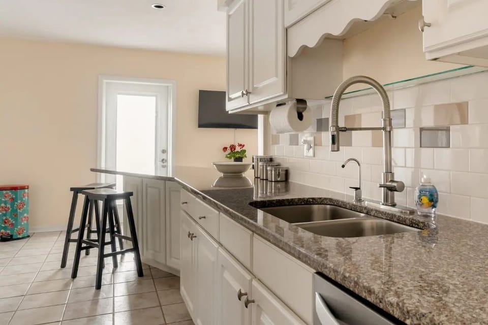 Eat in kitchen with all modern appliances 