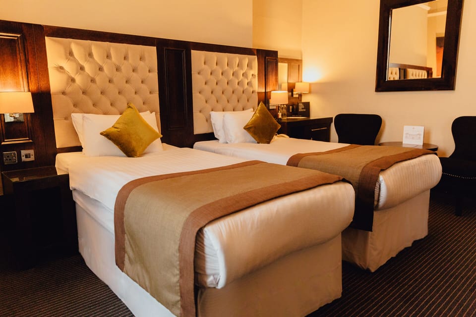 Standard Twin Room | Individually furnished, desk, iron/ironing board, free WiFi