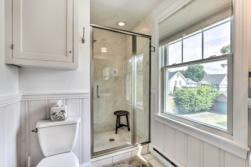 En-Suite Bathroom | Complimentary Toiletries | Bathrobes