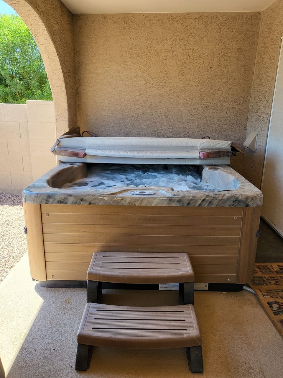 Outdoor spa tub