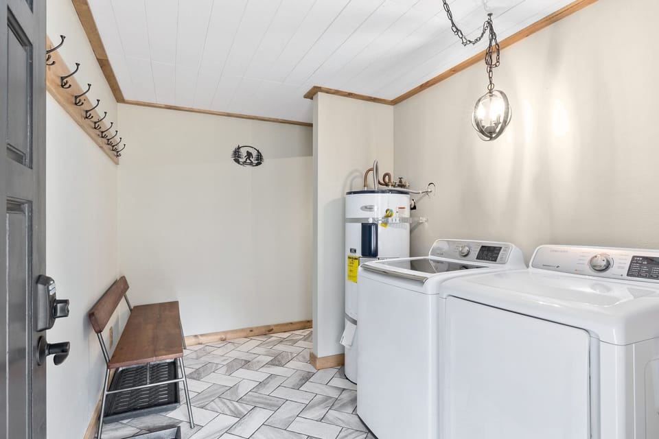 In-unit washer & dryer in the entryway