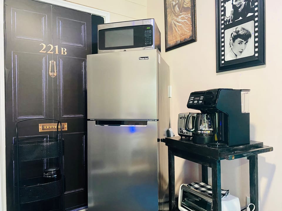 Romantic House, Multiple Beds, Kitchen, Ground Floor | Coffee and/or coffee maker