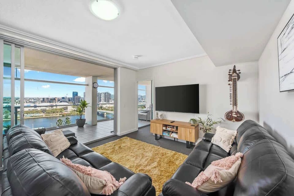 Leather recliner couches, 60' Smart TV, 100Mbps WiFi...