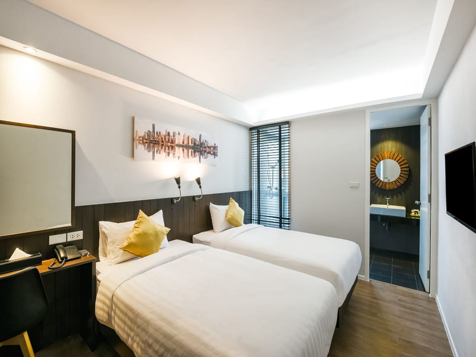 Superior Twin Room | Desk, laptop workspace, free WiFi, bed sheets