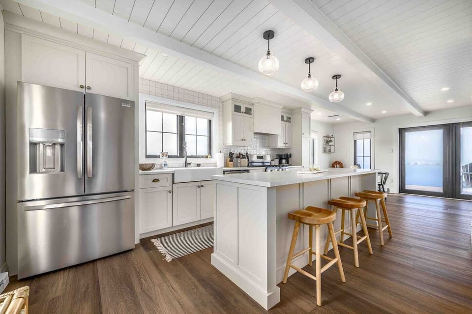 Stainless steel appliances add that finishing touch!