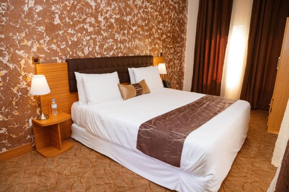 Laptop workspace, WiFi (free), bed sheets