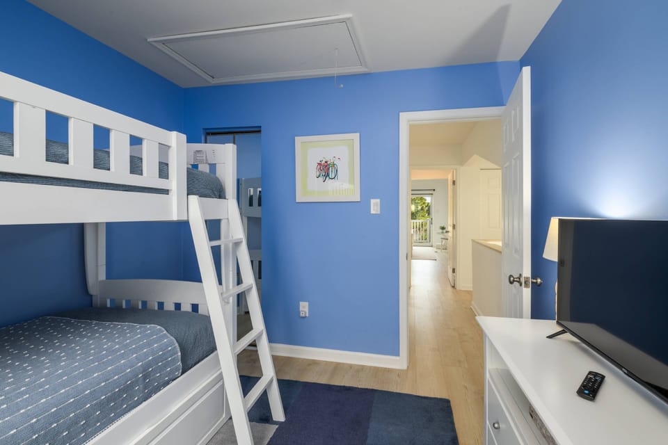 Third floor bunk beds