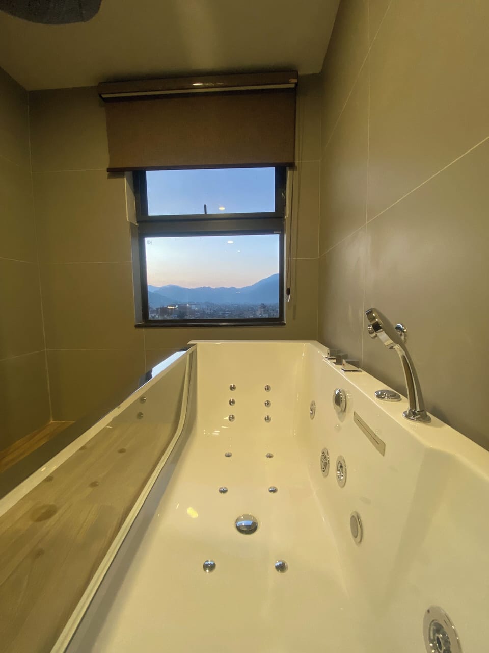 Heritage Suite | Bathroom | Shower, free toiletries, hair dryer, bathrobes