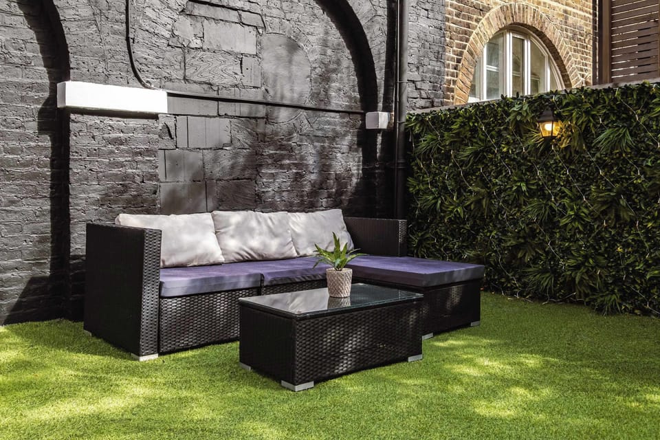 Garden | A chic private garden with a magical dome furnished with a cosy seating. Wall plants and fairy lights create a magical setting. A hammock invites relaxation, while a large dining table is perfect for BBQs.