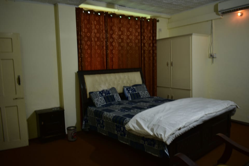 Double Room | Laptop workspace, WiFi (free)