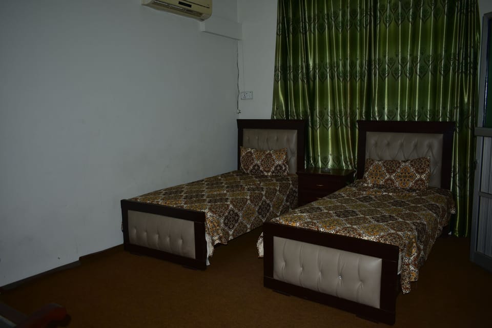 Twin Room | Laptop workspace, WiFi (free)