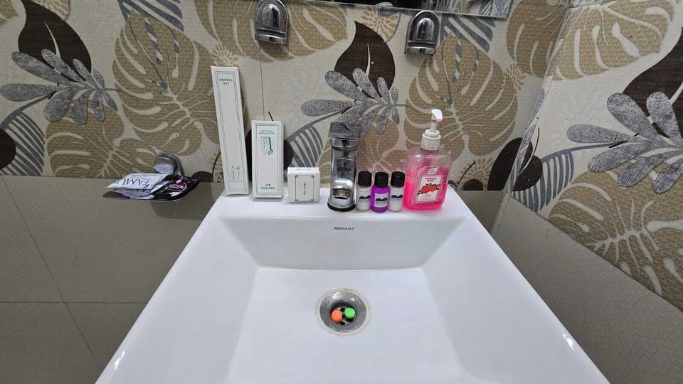 Deluxe Triple Room | Bathroom