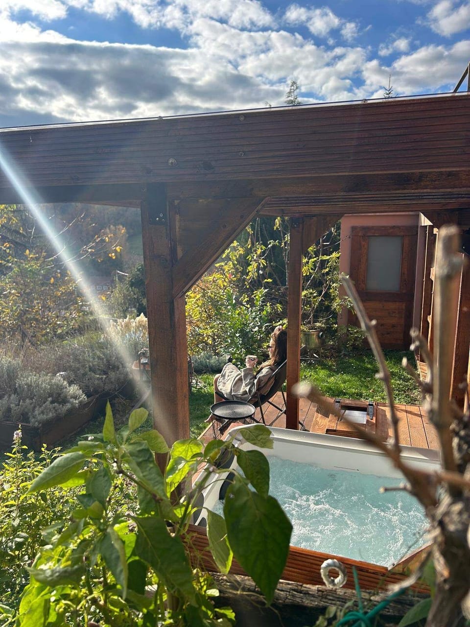 Outdoor spa tub