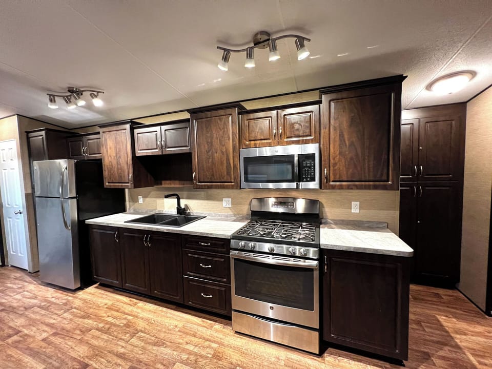 Superior Cottage | Private kitchen | Full-size fridge, microwave, oven, stovetop