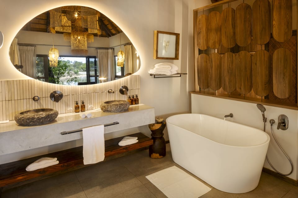 Luxury Suite, 2 Bedrooms | Minibar, WiFi (free)