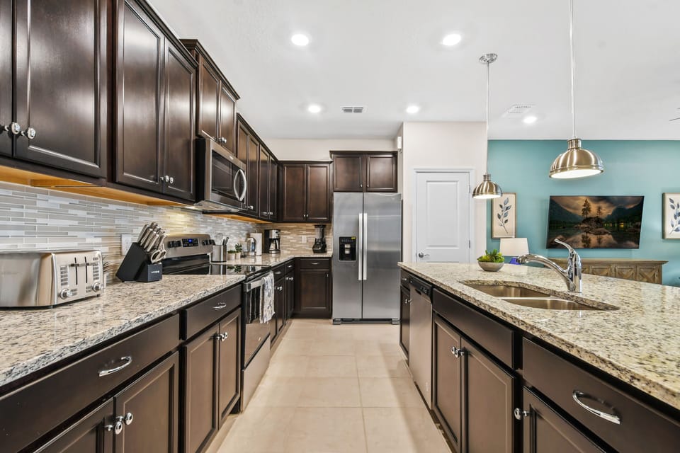 Spacious Downstairs Living Area with Full Size Kitchen and Barstools