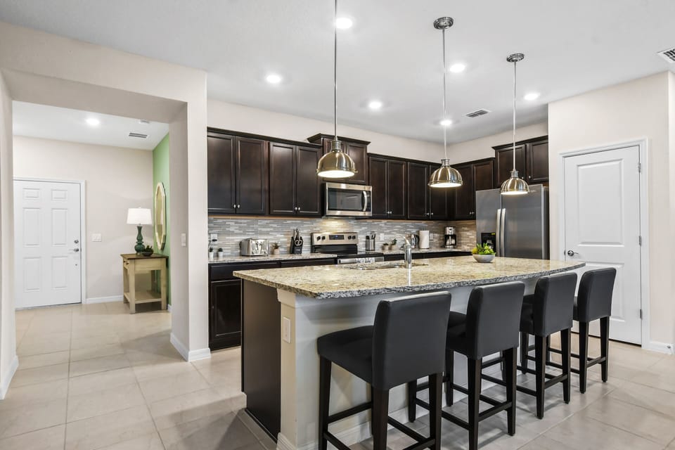 Spacious Downstairs Living Area with Full Size Kitchen and Barstools