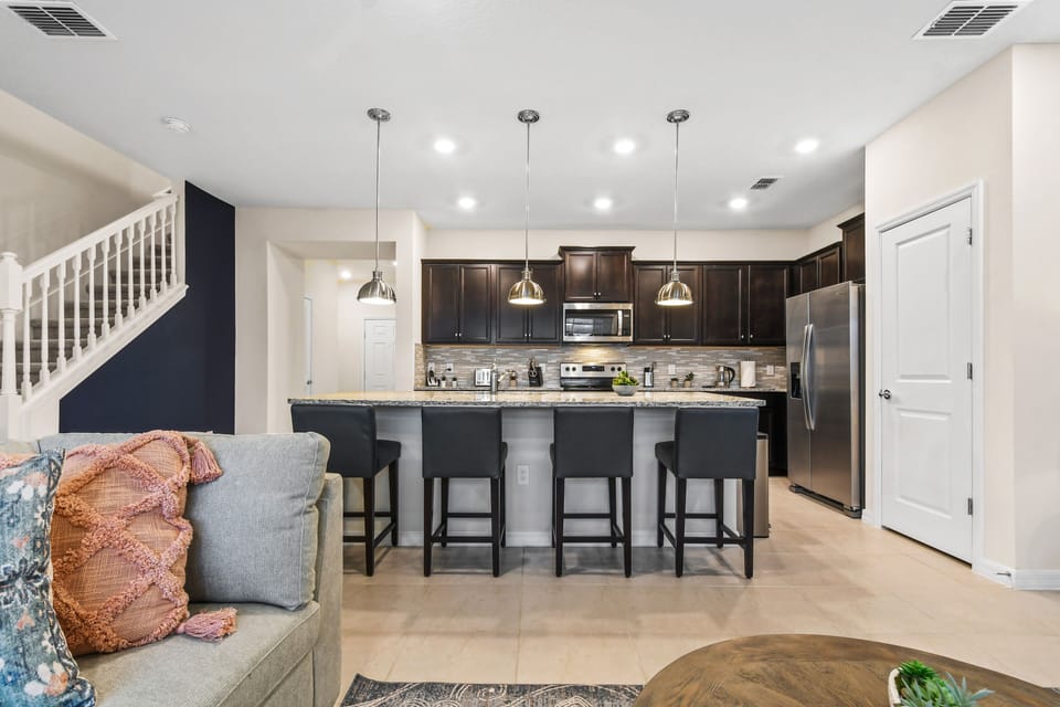 Spacious Downstairs Living Area with Full Size Kitchen and Barstools