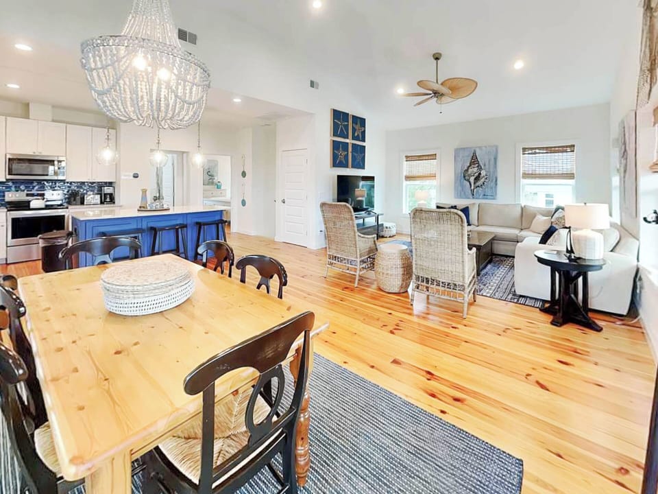 Open Living, Dining & Kitchen Makes it Easy to Be Together