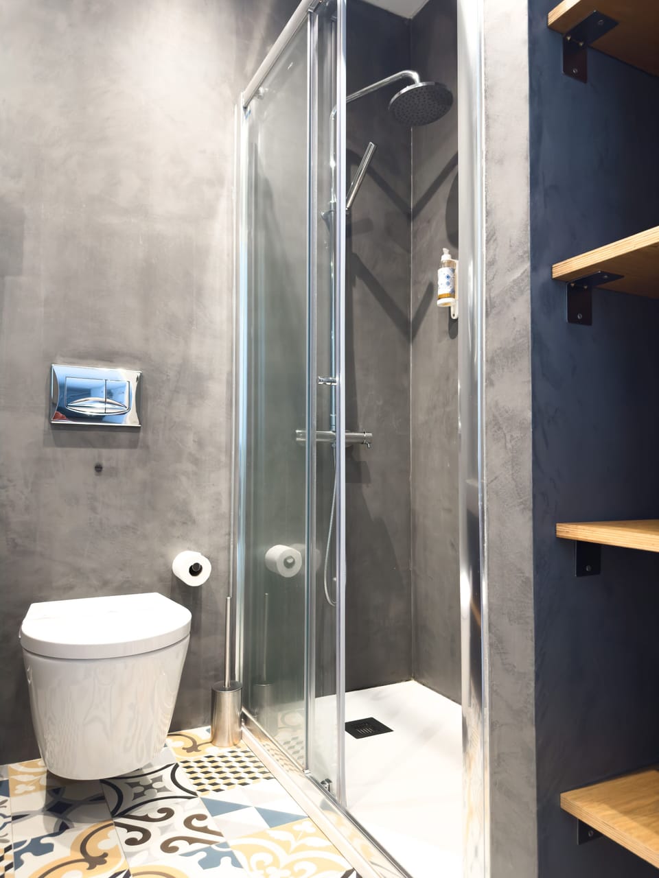 Basic Twin Room | Bathroom | Shower, towels