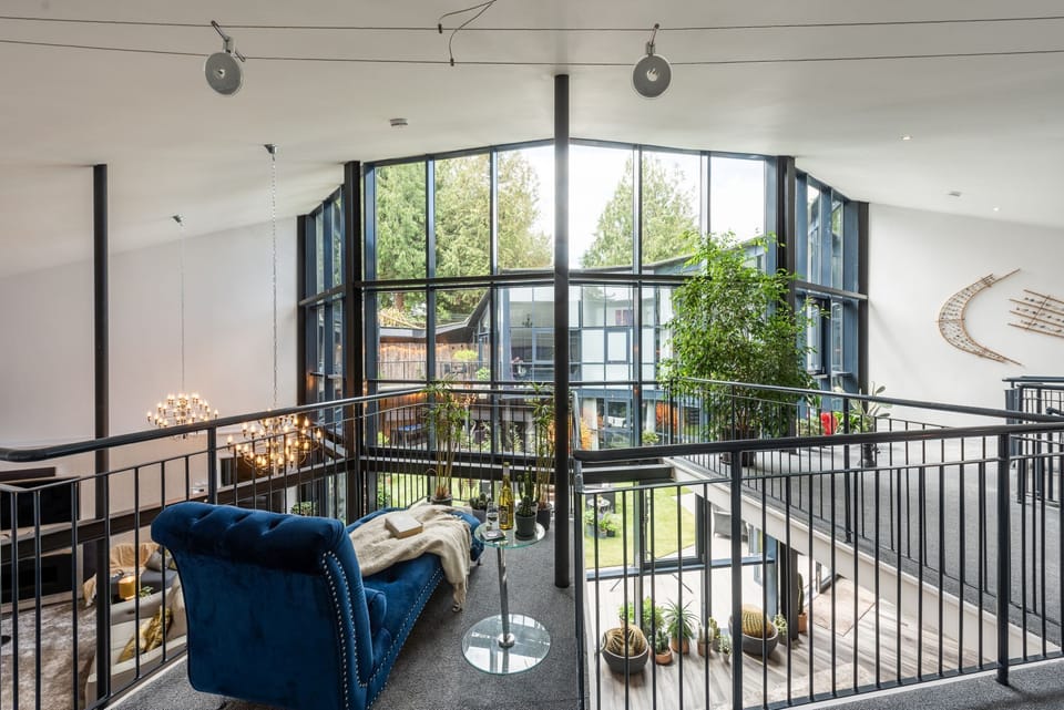 Woolbrook Reservoir and its chaise longue with views to the garden - Woolbrook Reservoir