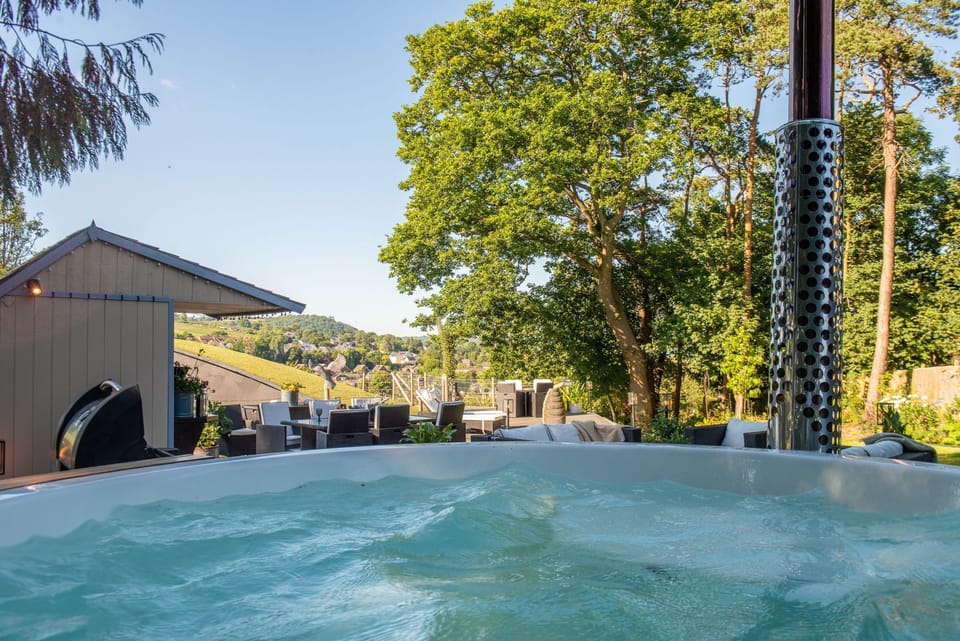 The warming, woodfired hot tub - Woolbrook Reservoir
