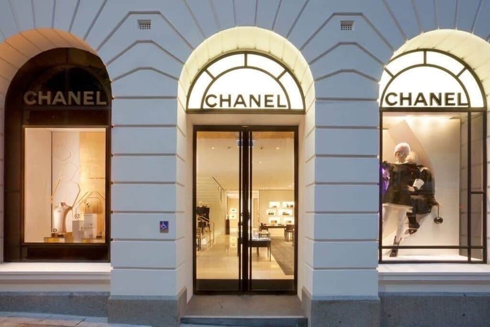 Prestigious boutiques.