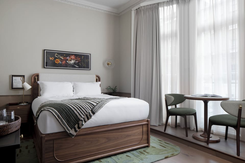Family Salon | Minibar, in-room safe, soundproofing, iron/ironing board
